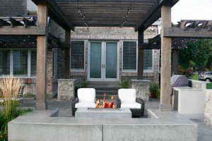Outdoor entertaining space with fire feature